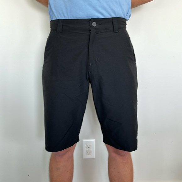 Oakley Golf Shorts - Picture 1 of 7